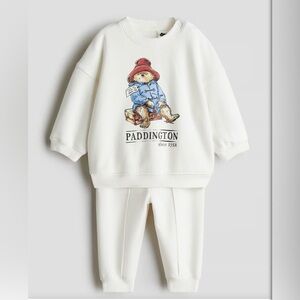 2-PIECE SWEATSUIT

White/ Paddington Bear comes with bear